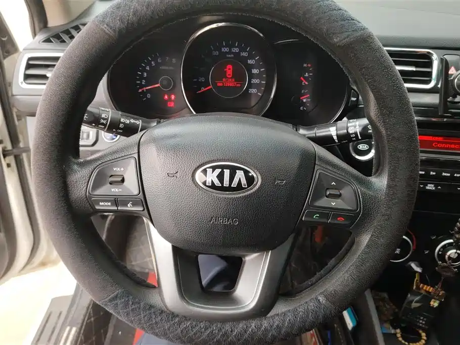 Kia K2 2012 Sedan 1.4L MT TOP Commemorative Edition фото 15