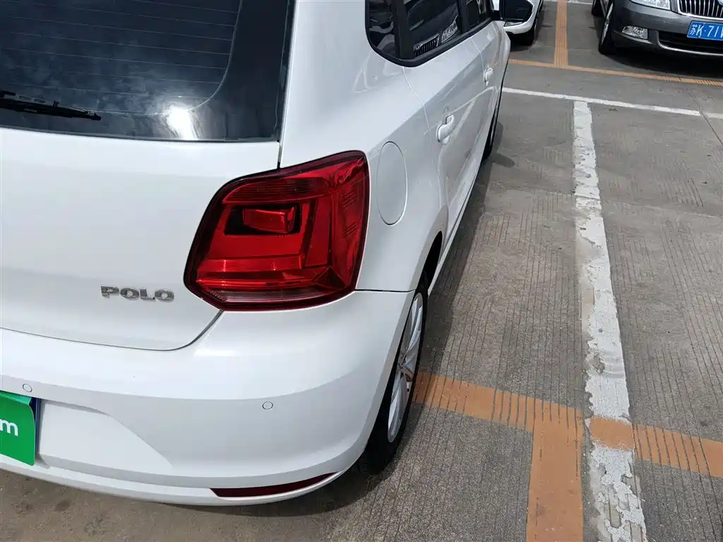 Volkswagen Polo 2014 1.4L Automatic Comfort Edition фото 24