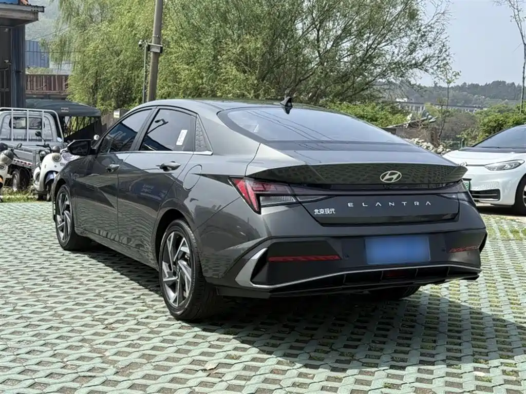 Hyundai Elantra 2023 Model 1.5L CVT LUX Premium Edition фото 16