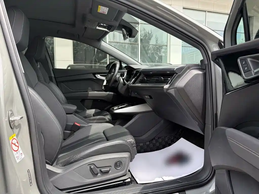 Photo 20 - Audi Q4 e-tron