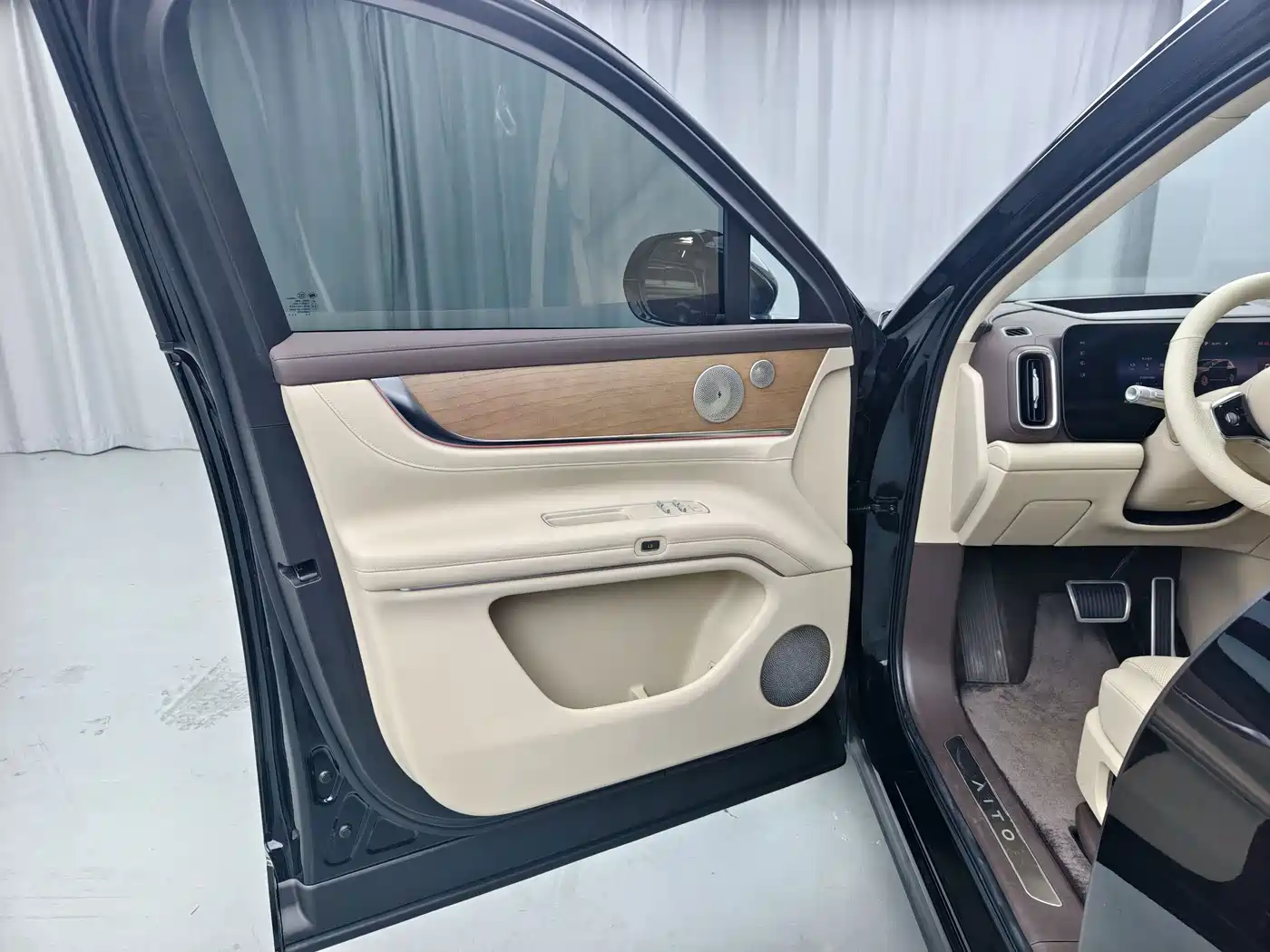 Aito M9 2024 2024 Extended Range Ultra 42kWh 6-Seater