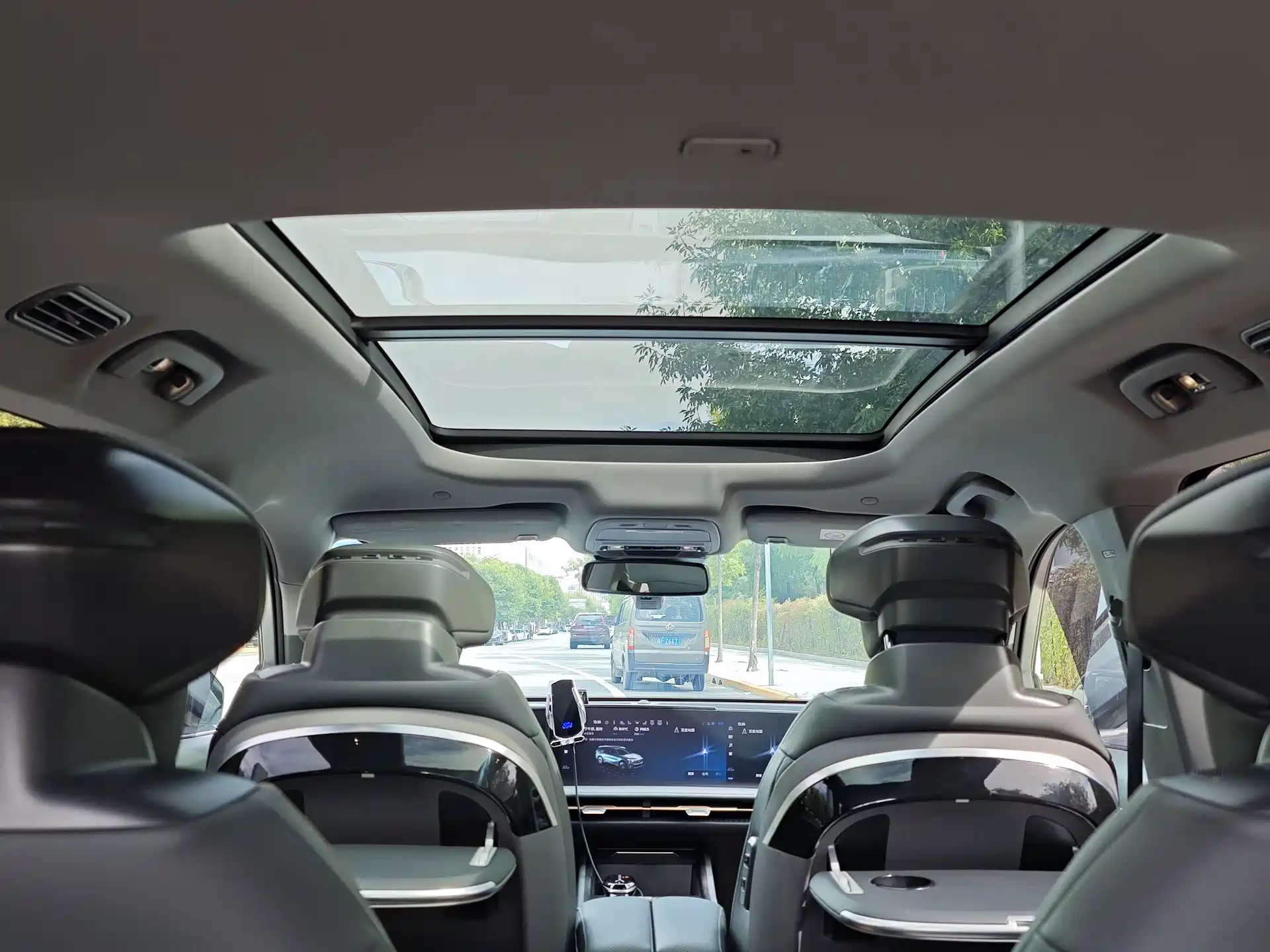 Фото 26 - Ford Edge
