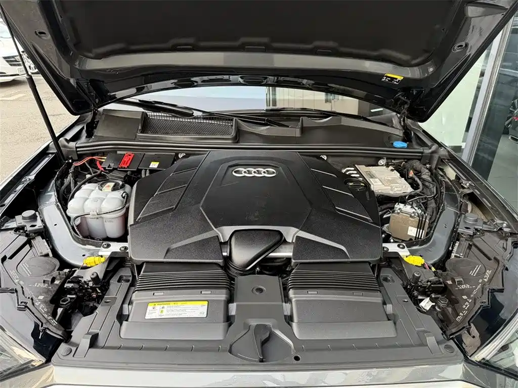 Фото 8 - Audi Q7