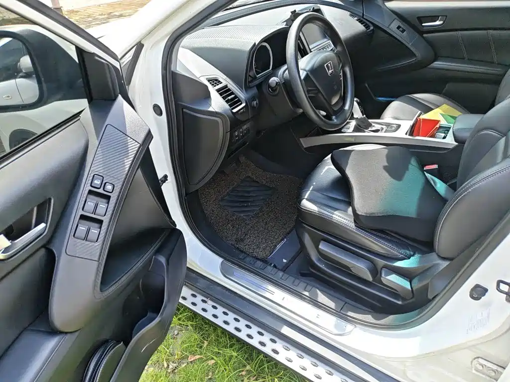 Фото 14 - Luxgen U6 SUV