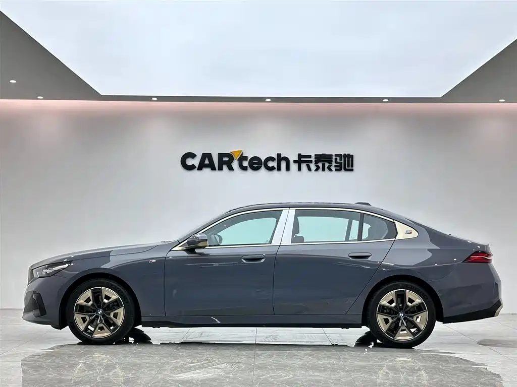 BMW 5 Series 2024 525Li M Sport Package фото 2