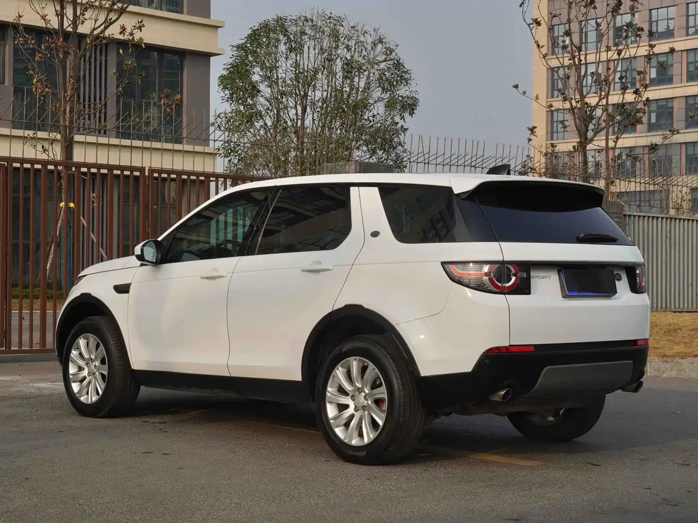 Land Rover Discovery Sport 2016 2.0T HSE фото 14