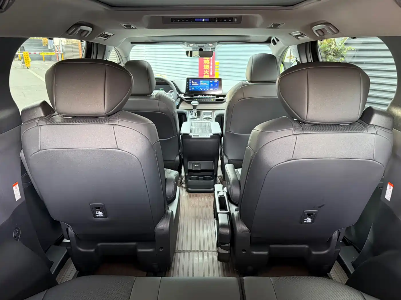 Toyota Granvia 2022 2.5L Hybrid Noble Edition фото 13