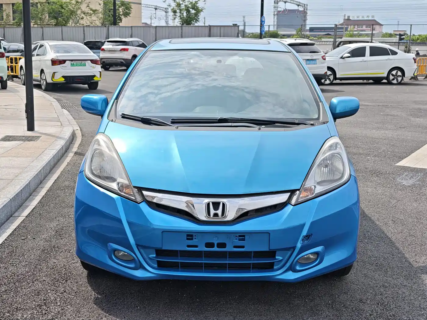 Photo 2 - Honda Fit