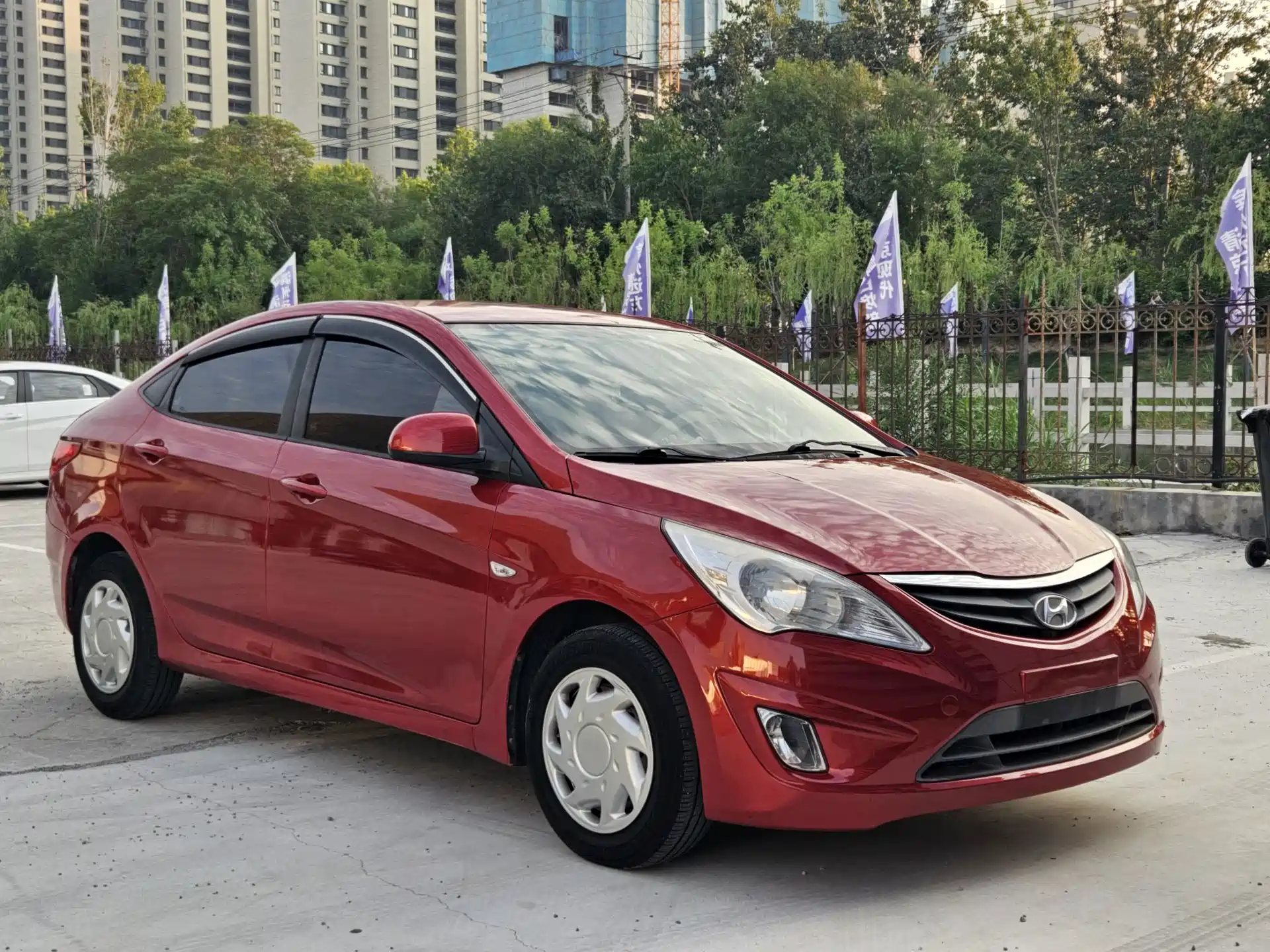Photo 3 - Hyundai Verna