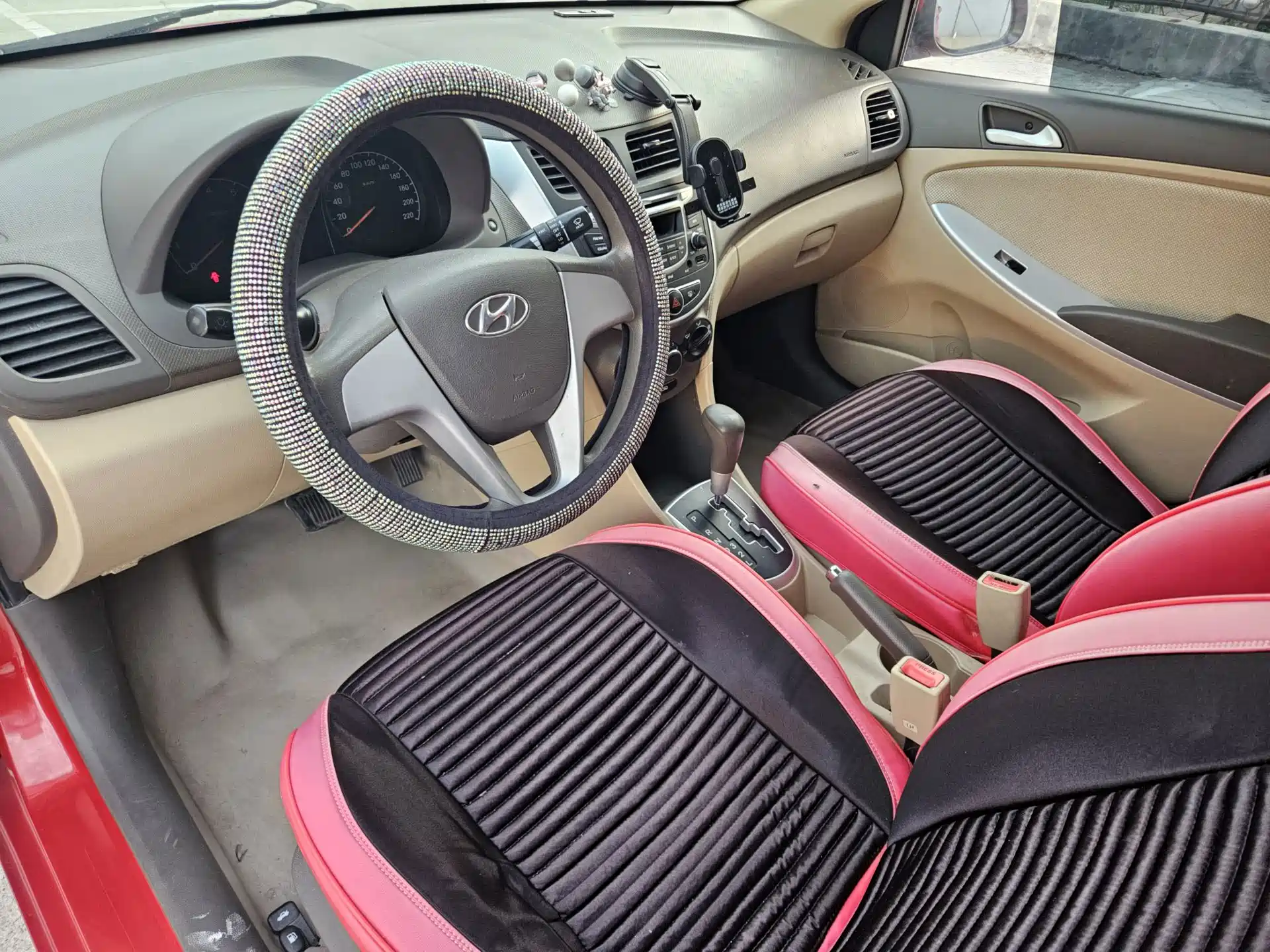 Photo 6 - Hyundai Verna