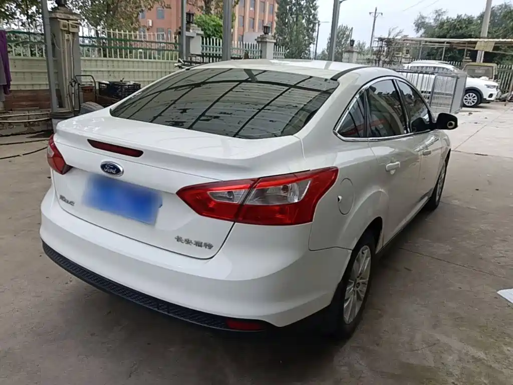 Фото 7 - Ford Focus