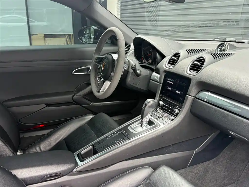 Porsche 718 2018 Cayman 2.0T фото 12
