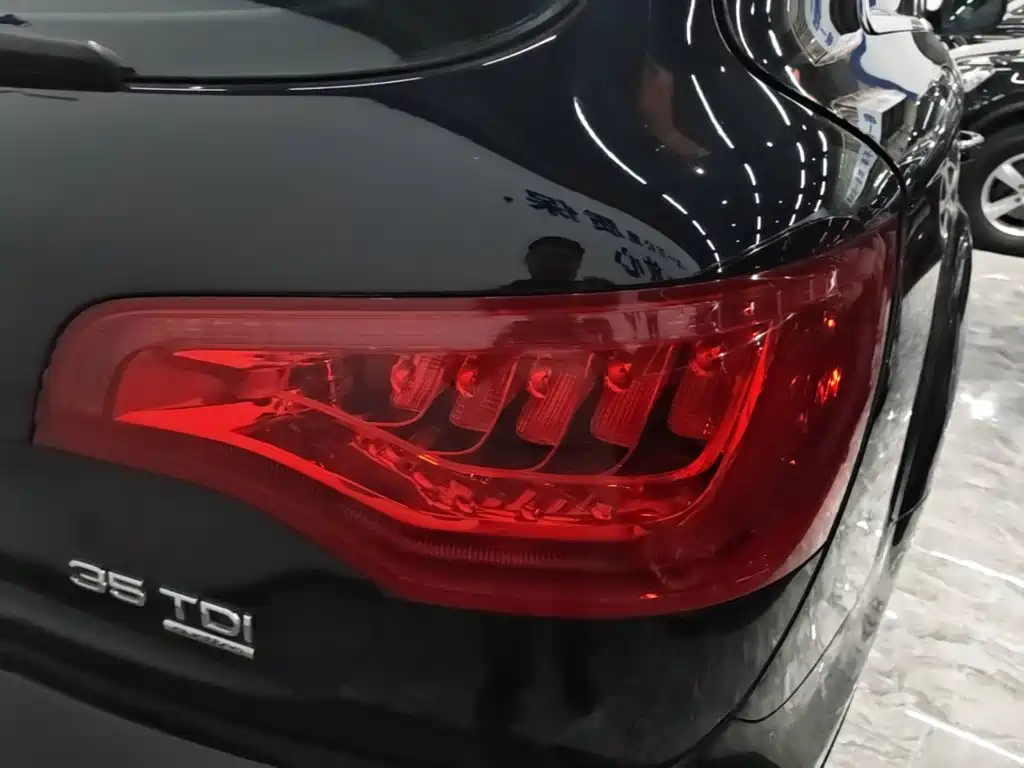 Фото 8 - Audi Q7