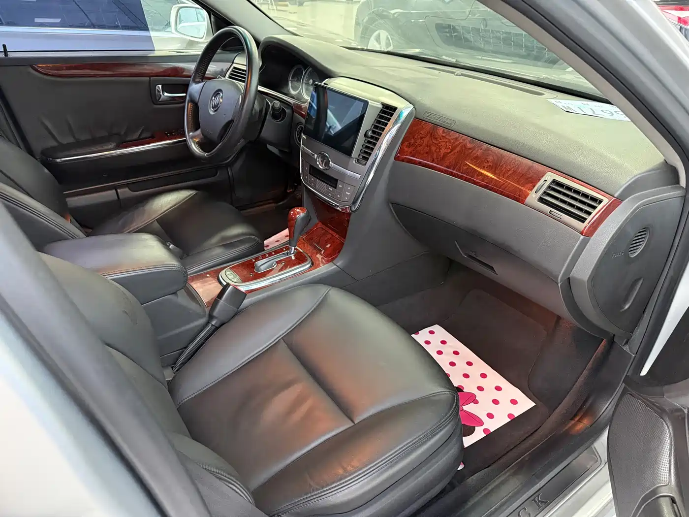 Photo 10 - Buick LaCrosse