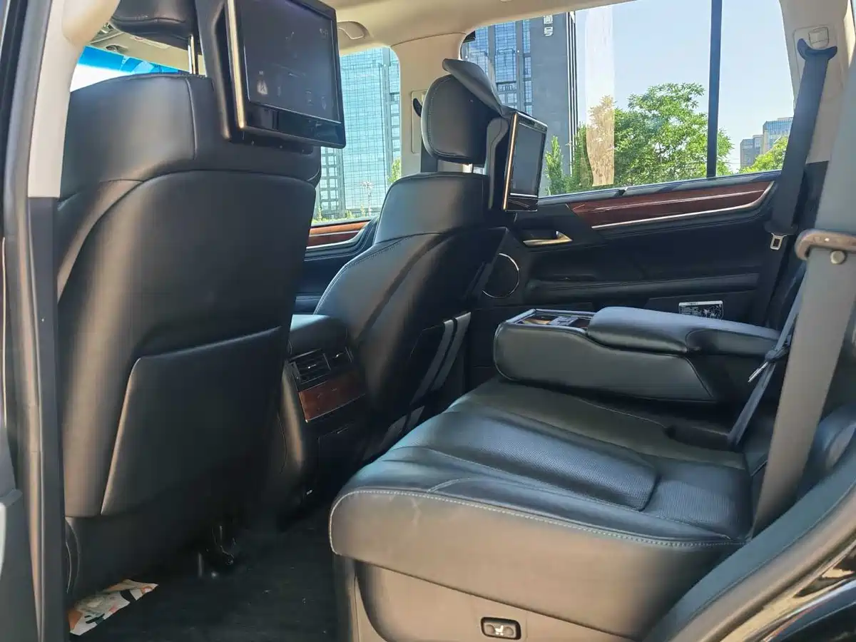 Lexus LX 2017 570 Dynamic Luxury фото 6