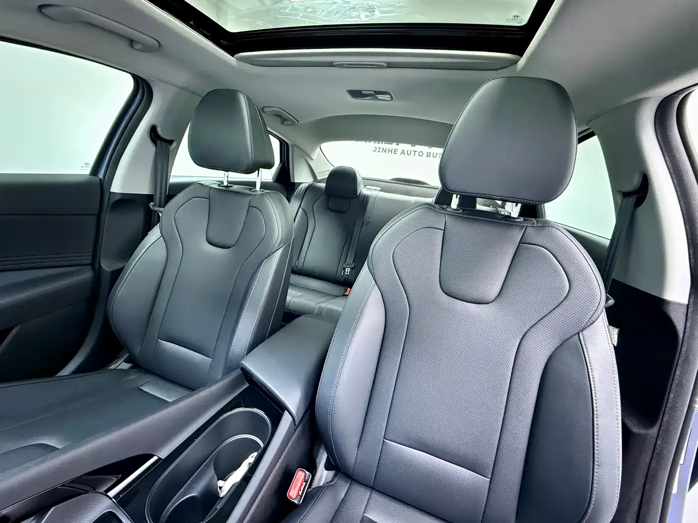 Hyundai Elantra 2023 Model 1.5L CVT LUX Premium Edition фото 12