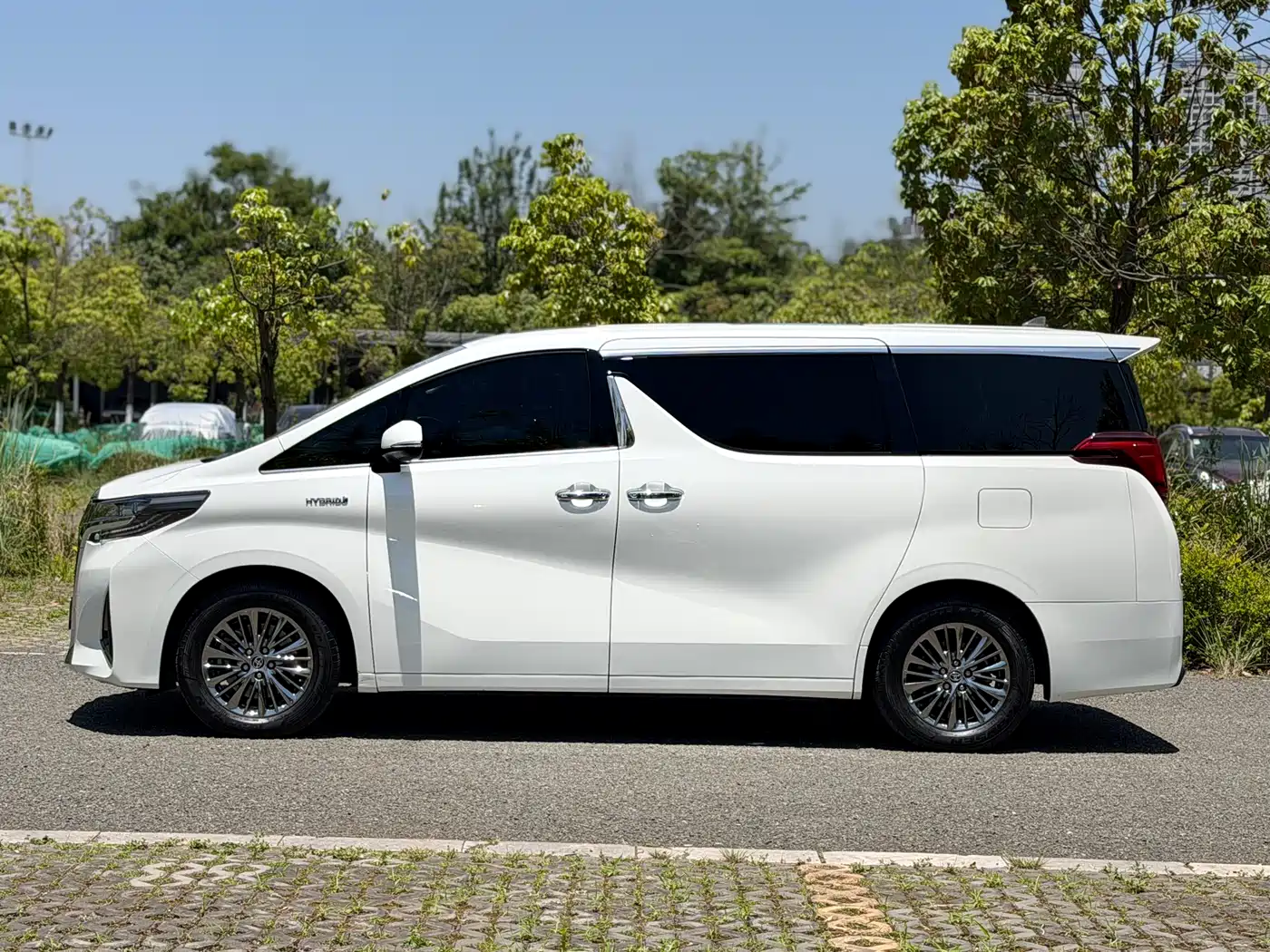 Toyota Alphard 2021 Hybrid 2.5L Premium фото 4