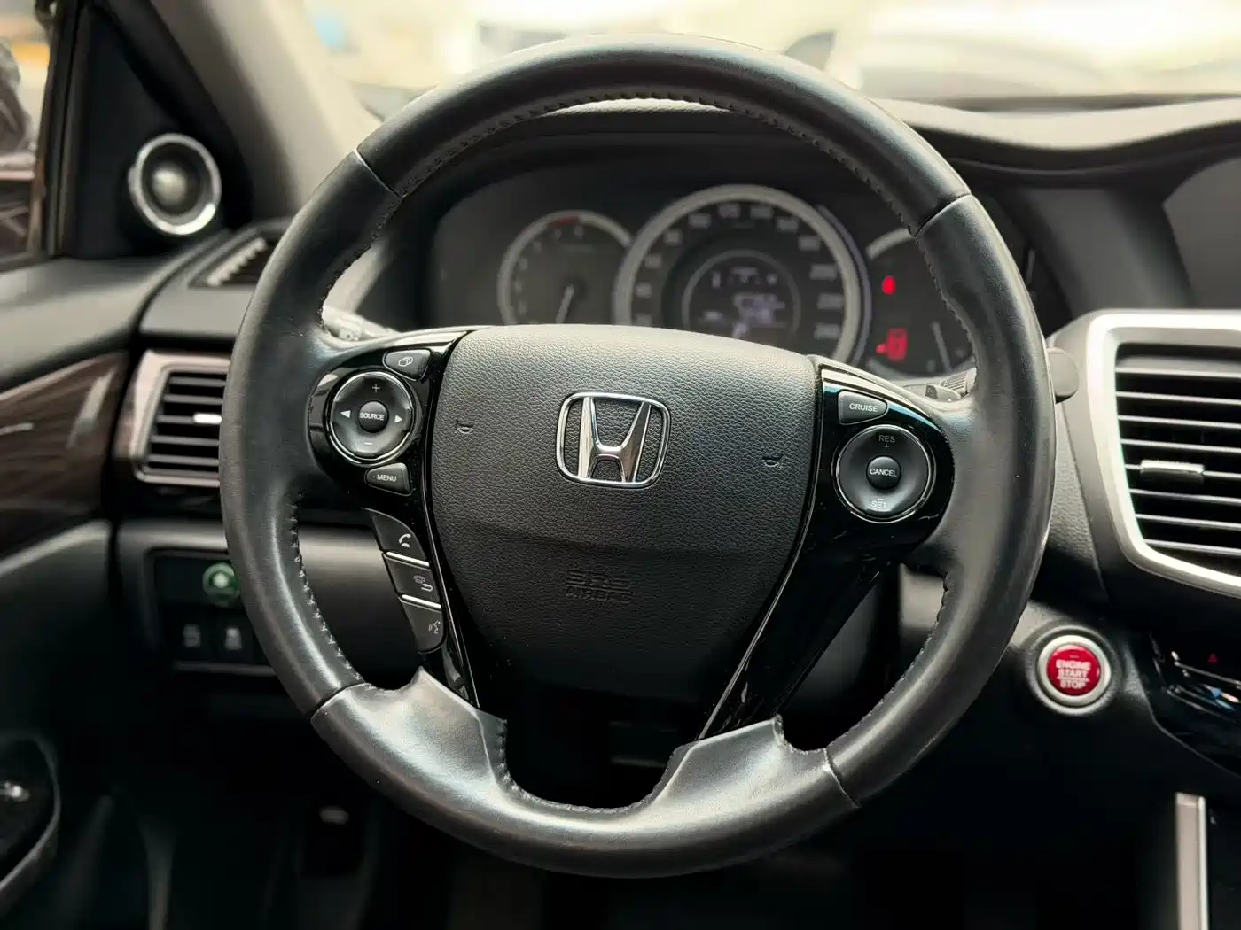 Фото 2 - Honda Accord