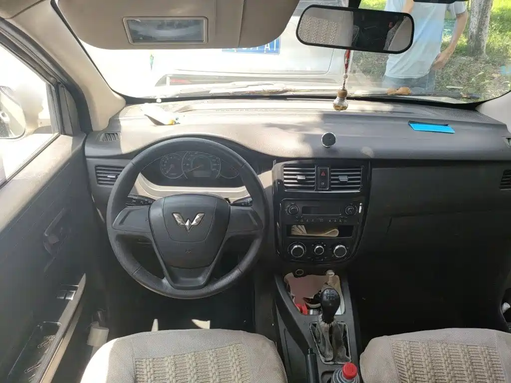 Wuling Motors Wuling Rongguang V 2017 2015 1.5L Basic