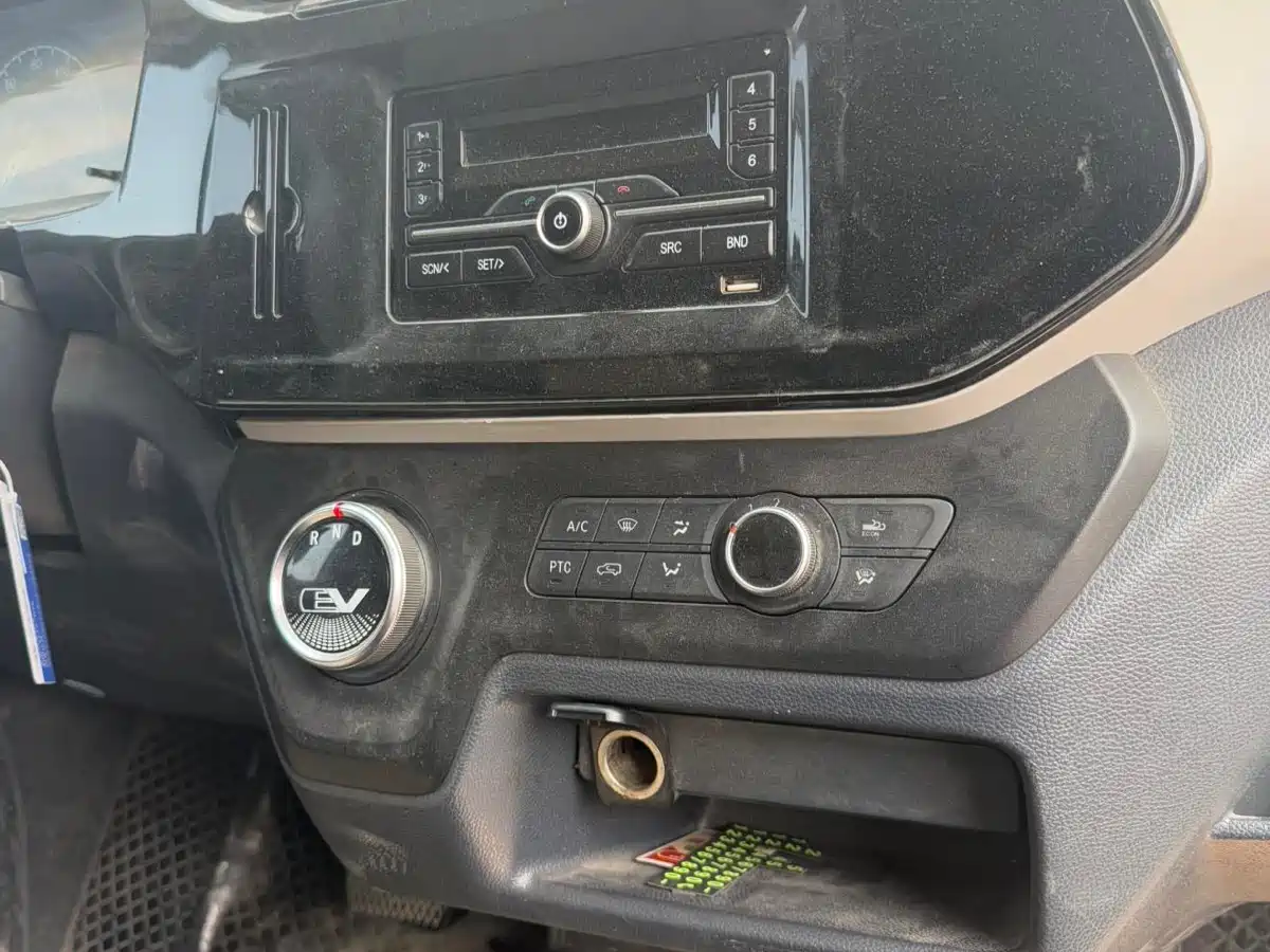 SAIC MAXUS CHASE EV30