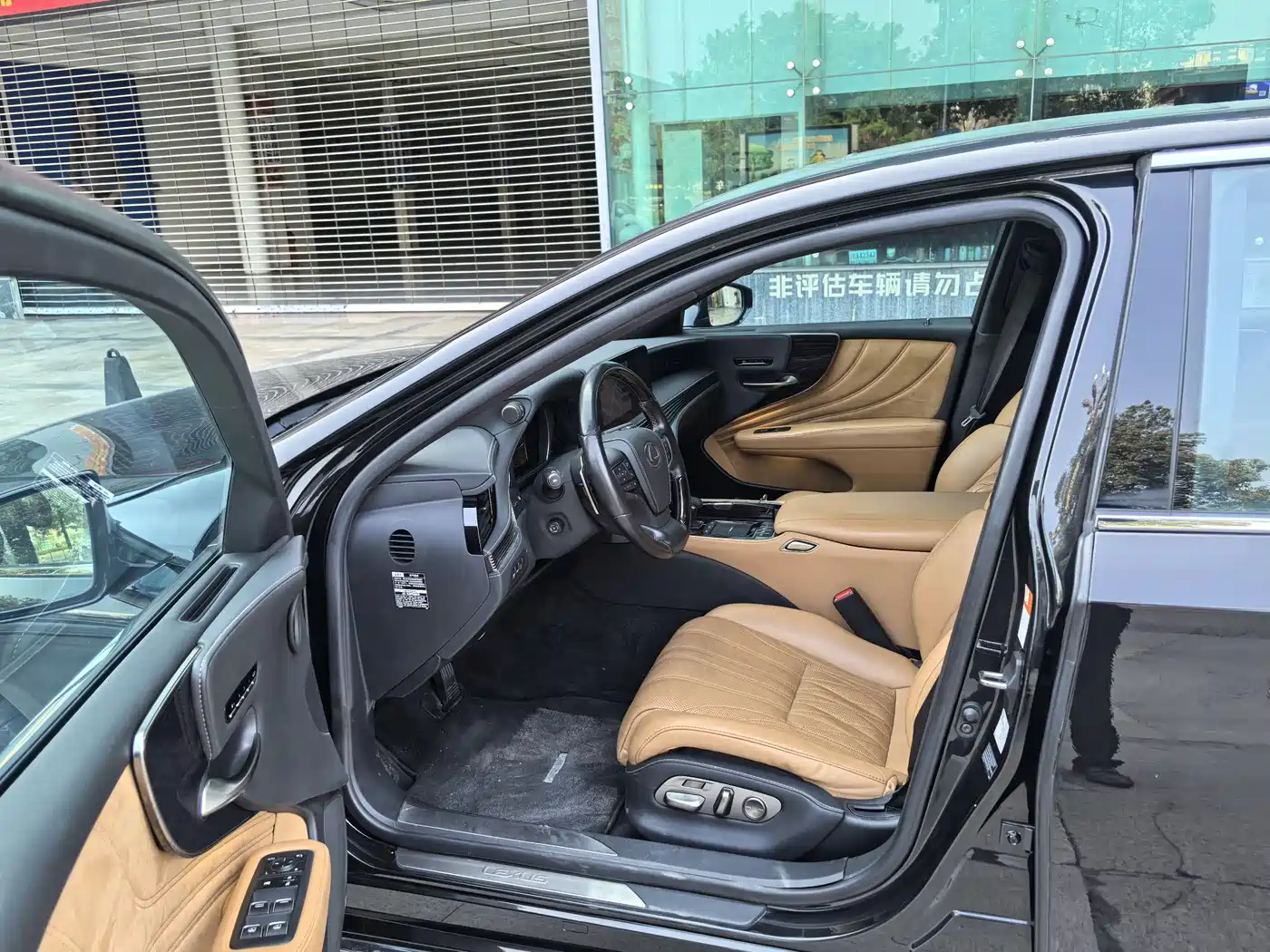 Фото 5 - Lexus LS