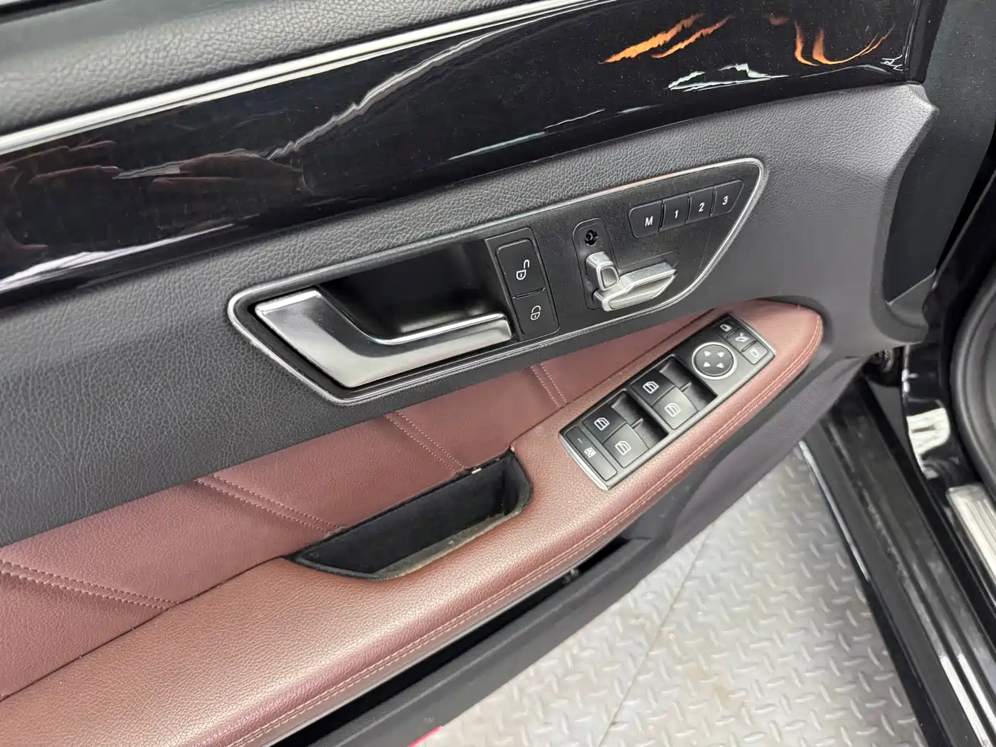 Фото 9 - Mercedes-Benz E-Class