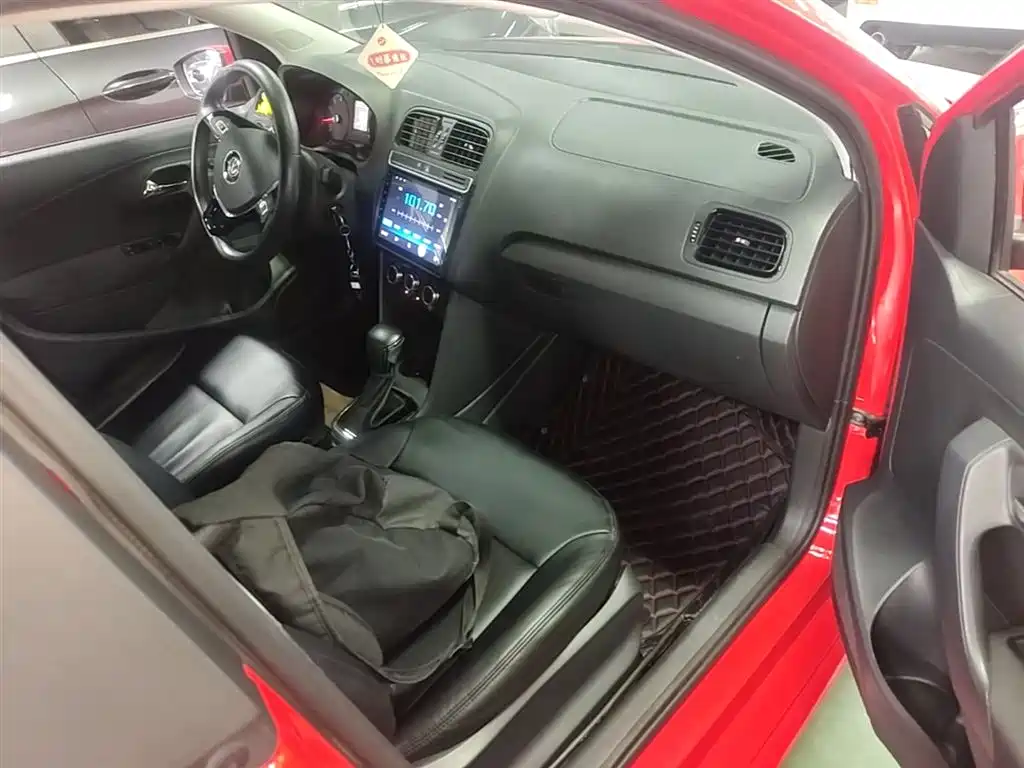 Volkswagen Polo 2016 1.4L Automatic Trend фото 10