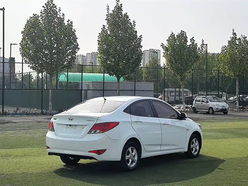 Hyundai Verna 2014 1.4L Automatic Smart GLS фото 5