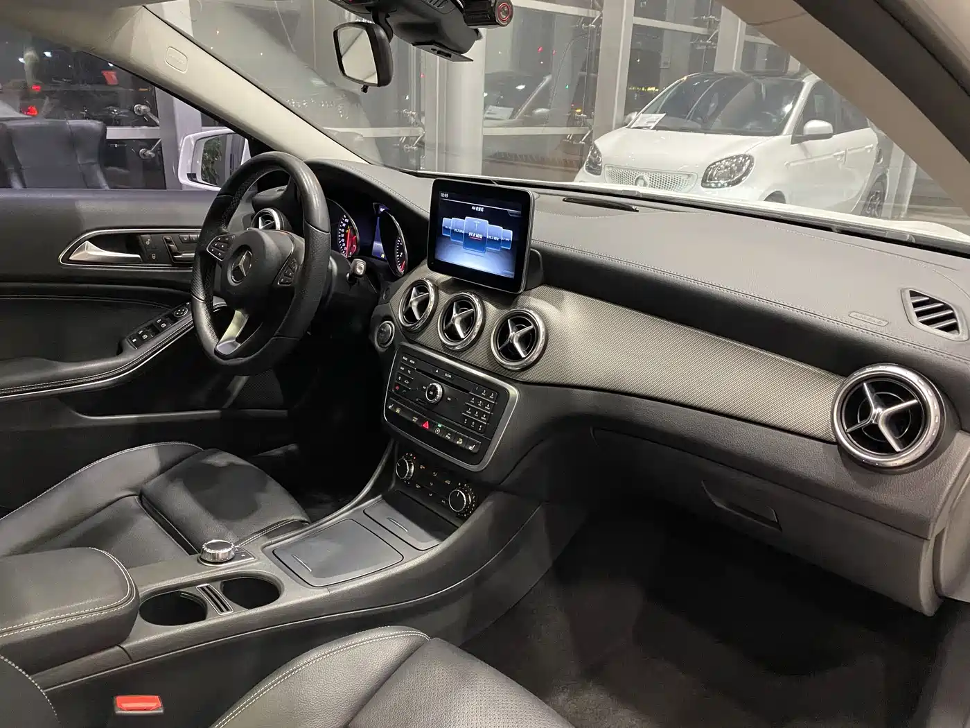 Mercedes-Benz GLA 2016 GLA 220 4MATIC Fashion фото 12
