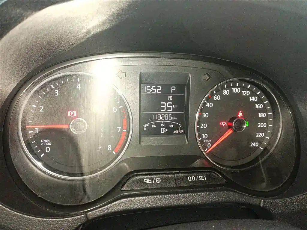 Volkswagen Polo 2016 1.6L Cross Polo Automatic фото 4