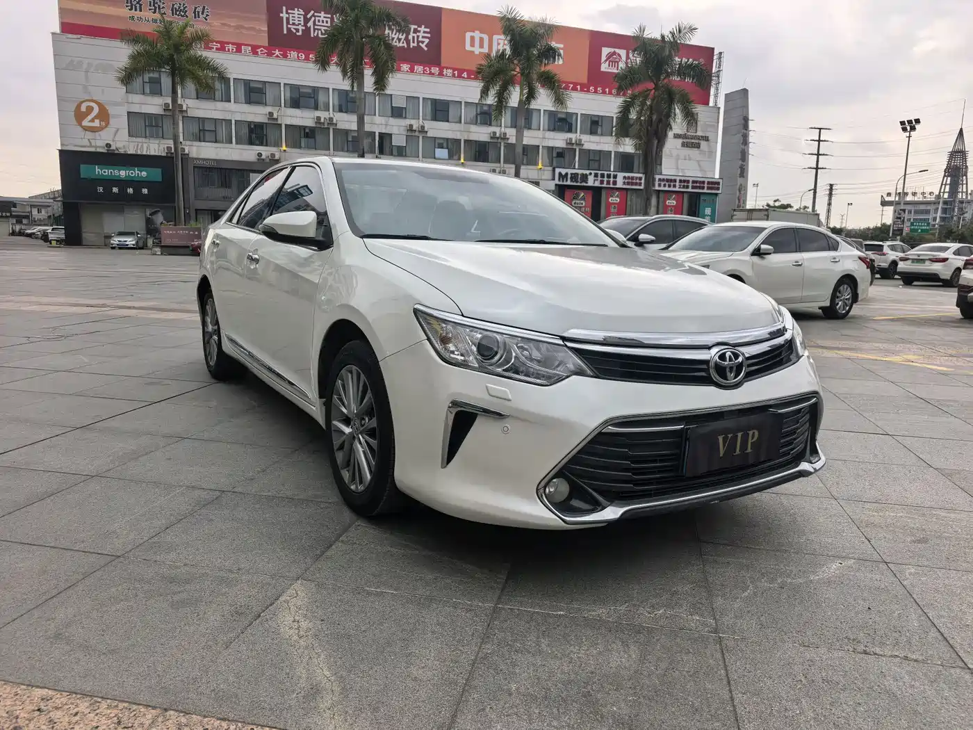 Toyota Camry 2016 2.5G 10th Anniversary Luxury Navigation Edition фото 3
