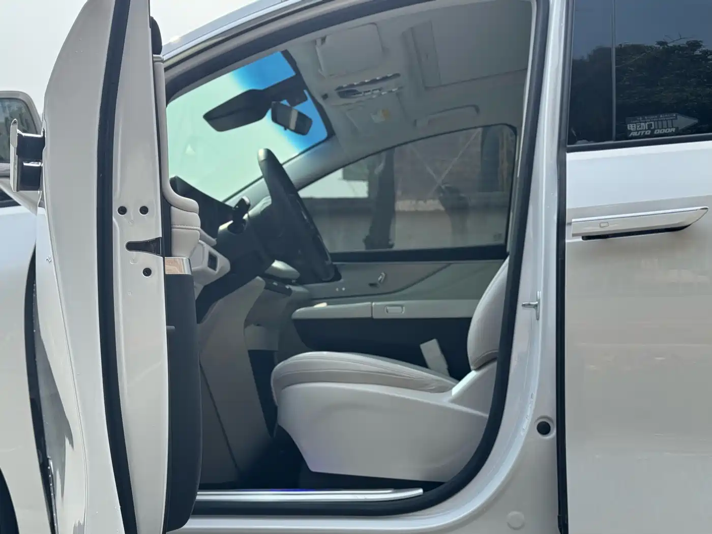 BUICK GL8 NEW ENERGY