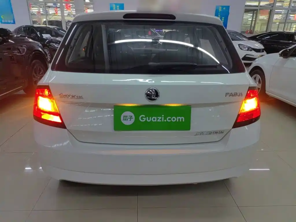 Škoda Fabia 2017 1.4L Auto Car Enjoy Edition фото 6