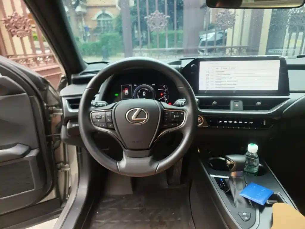 Photo 6 - Lexus UX