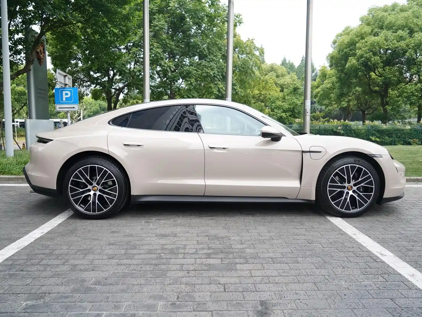 Porsche Taycan 2024 2022 Facelift Taycan