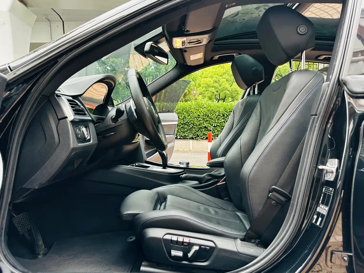 BMW 3 Series GT 2019 320i M Sport Black Night Edition фото 4