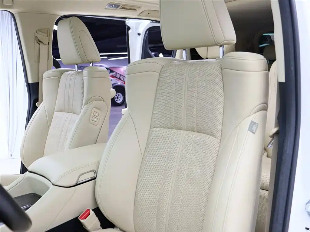 Toyota Alphard 2021 Hybrid 2.5L Premium фото 3