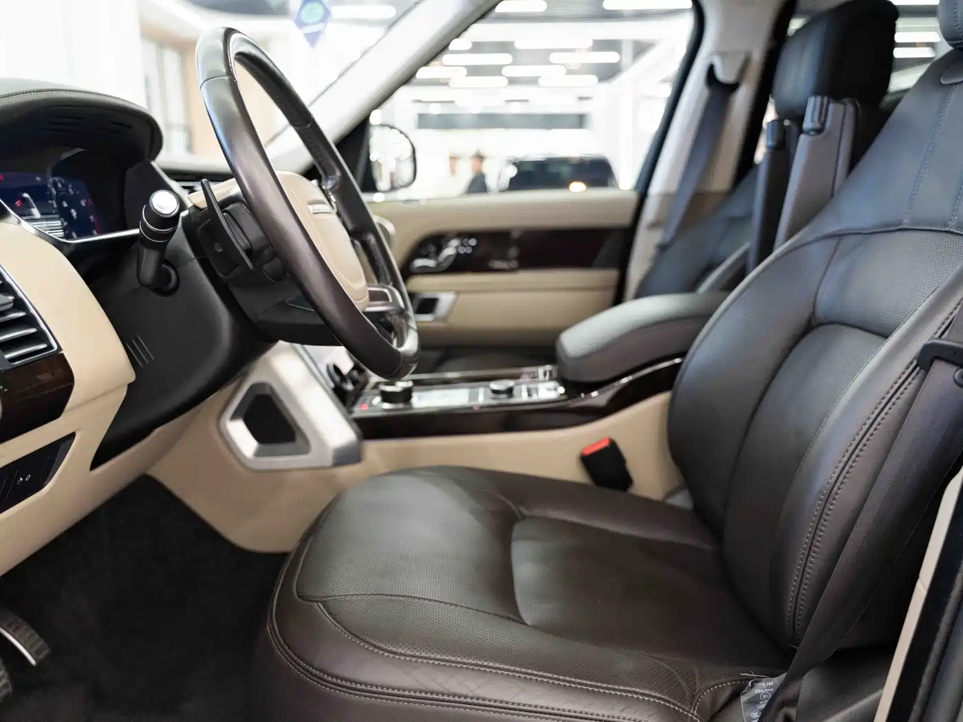 Land Rover Range Rover 2021 3.0 L6 Heritage Extended Classic Edition фото 7