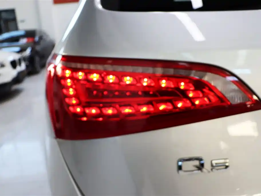 Audi Q5 (Import) 2010 3.2FSI Sport фото 25