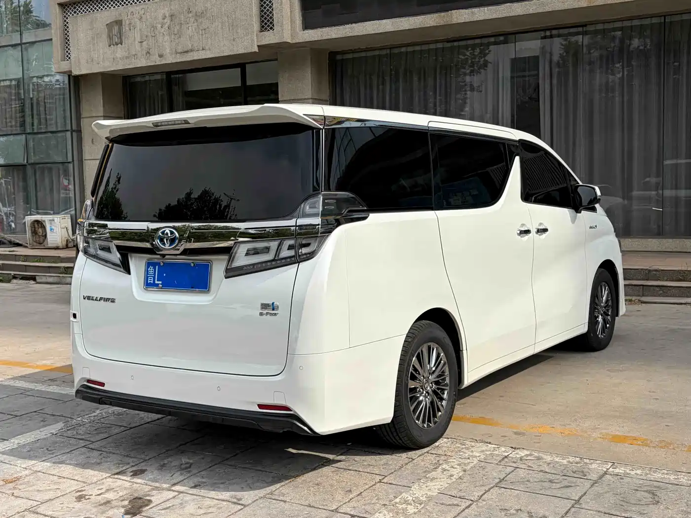 Toyota Vellfire 2019 Hybrid 2.5L HV Luxury Edition фото 11