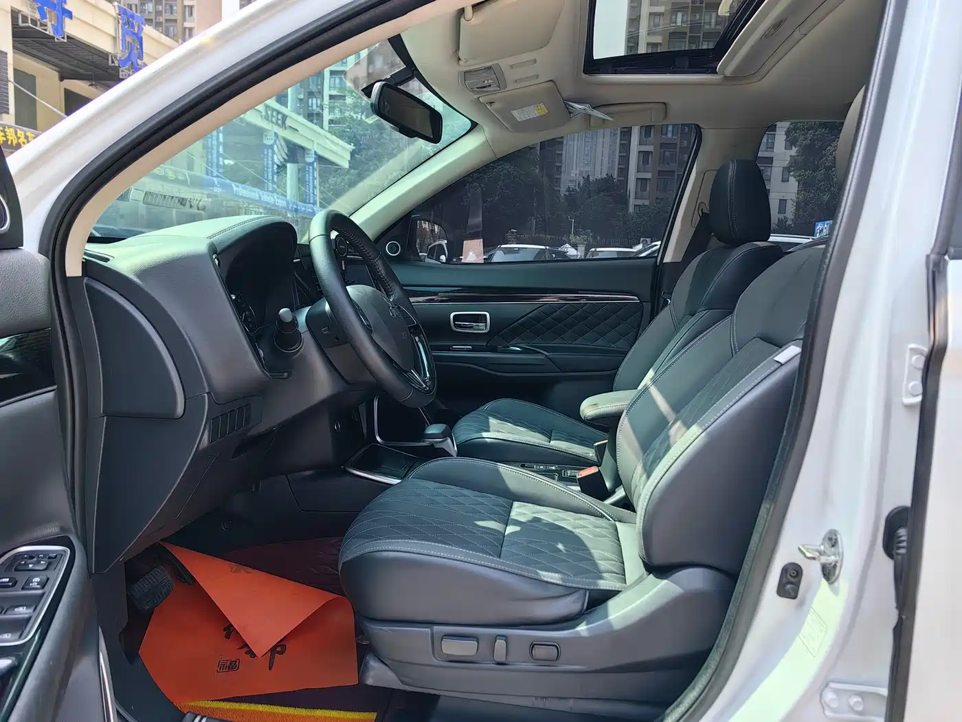 MITSUBISHI OUTLANDER