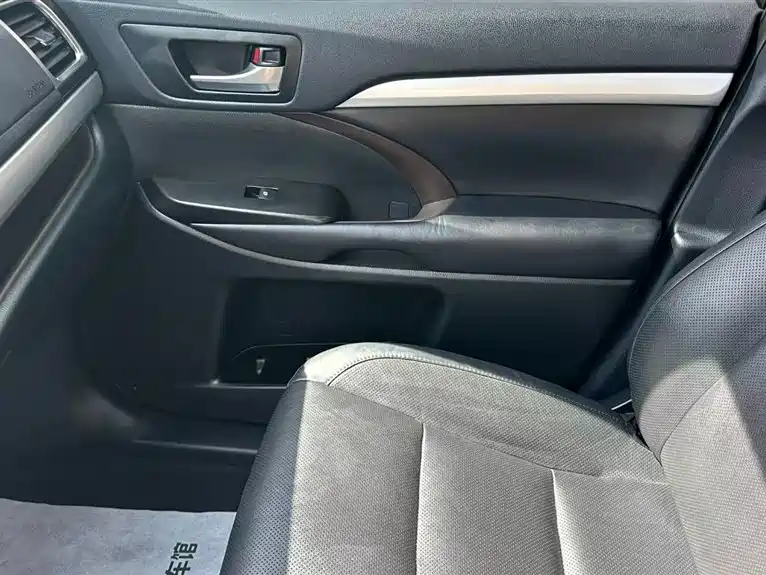Toyota Highlander 2018 2.0T 4WD Premium 7-seater (China V) фото 12