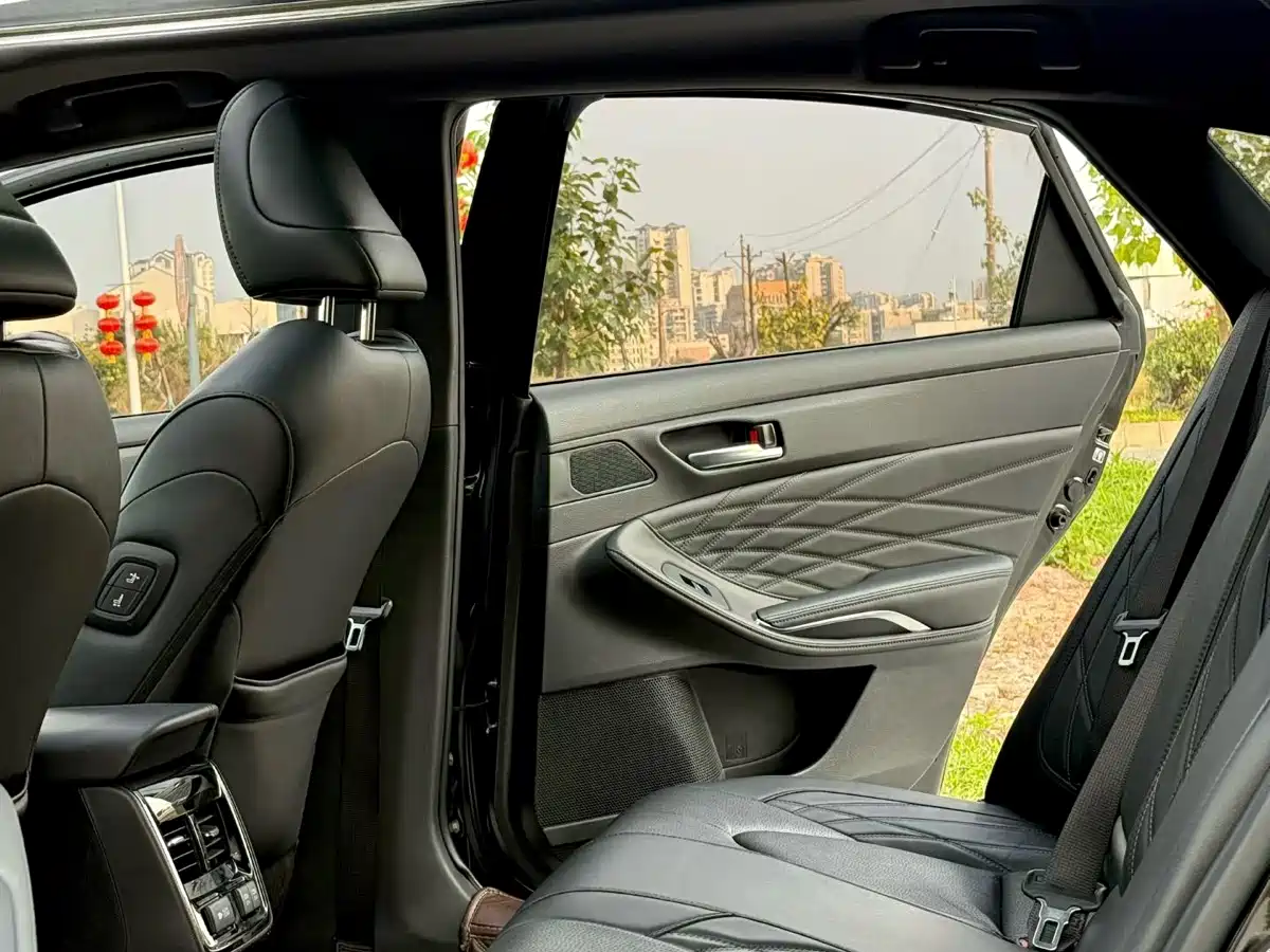 Toyota Avalon 2019 Hybrid 2.5L XLE Premium Edition China V фото 5