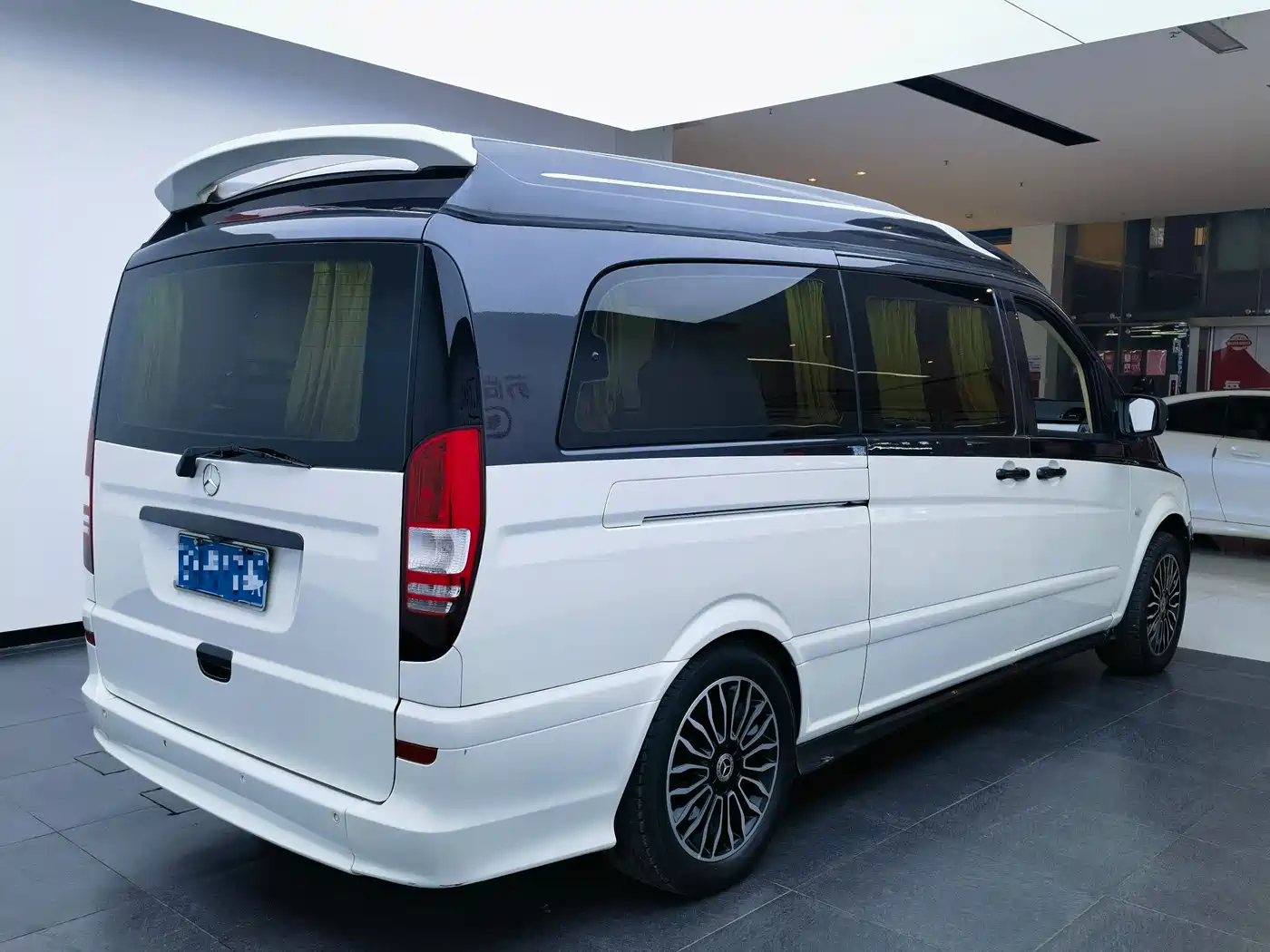 Mercedes-Benz Vito 2011 2.5L 7-Seat Executive Edition фото 14