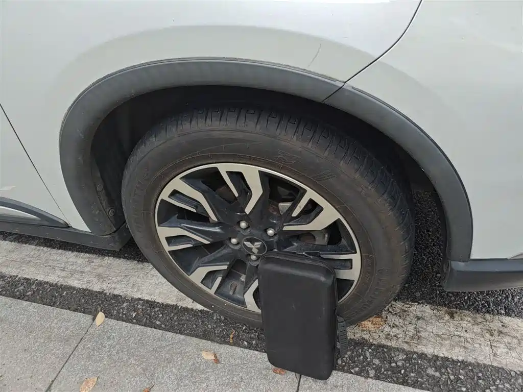 Mitsubishi Outlander 2019 2.4L 2WD Premium Edition 5-seater China V фото 23