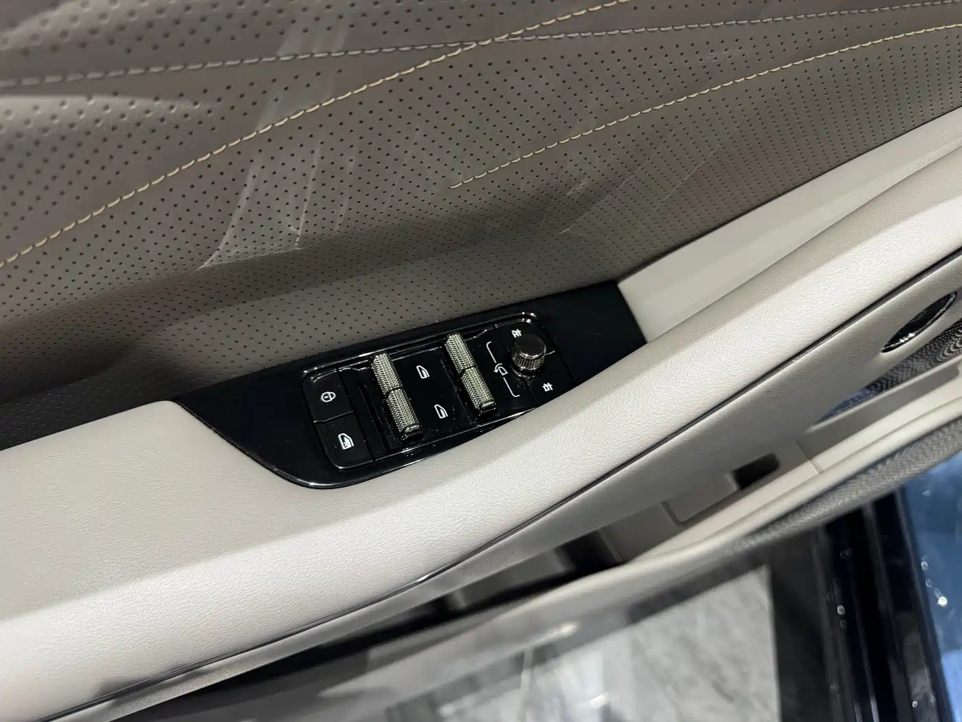 Geely Galaxy Galaxy Xingyao 8 2025 130km EM-i Premium Edition фото 22