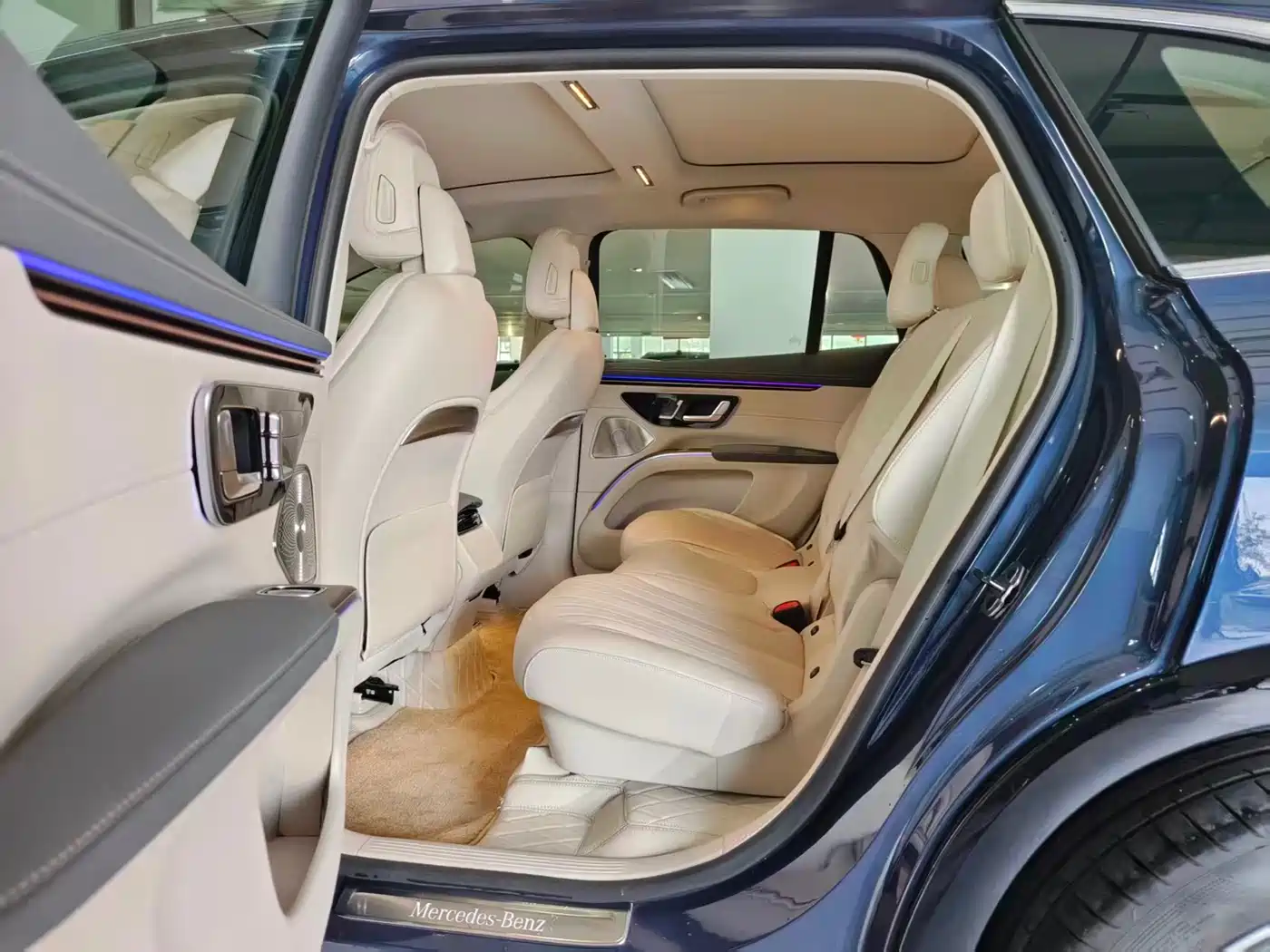 MERCEDES-BENZ EQS SUV