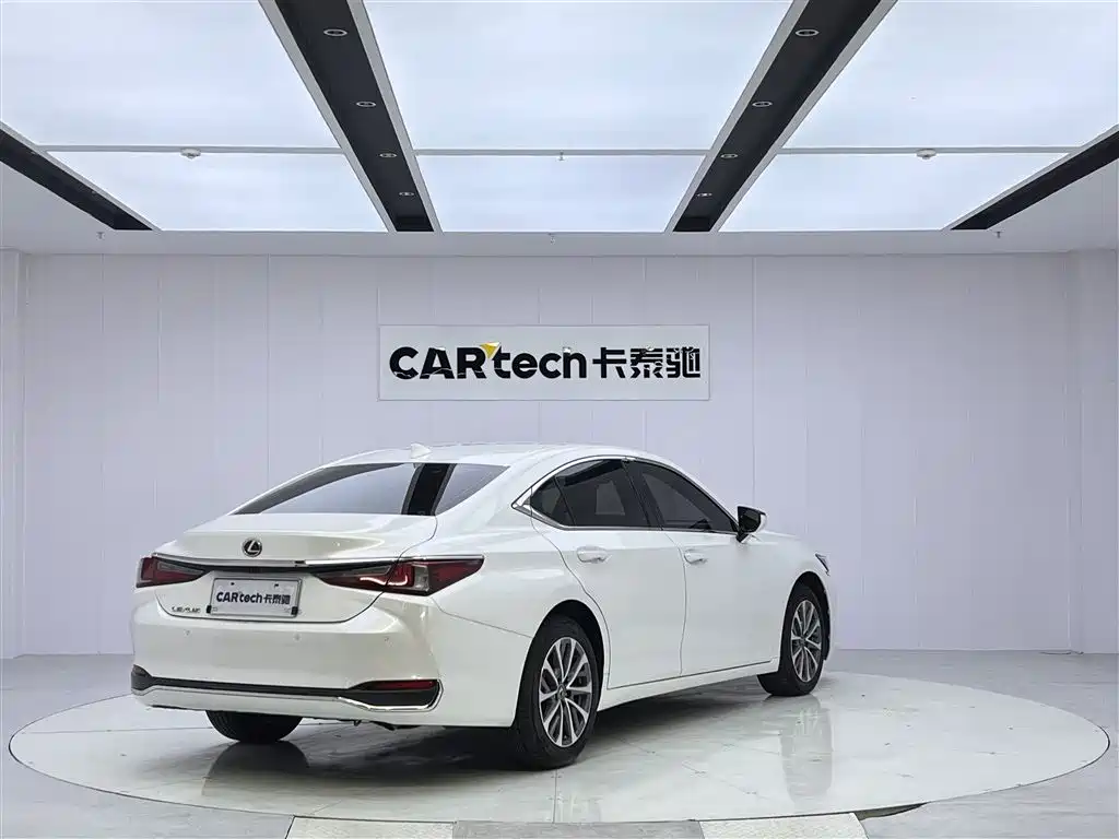 Lexus ES 2022 200 Excellence Edition фото 5