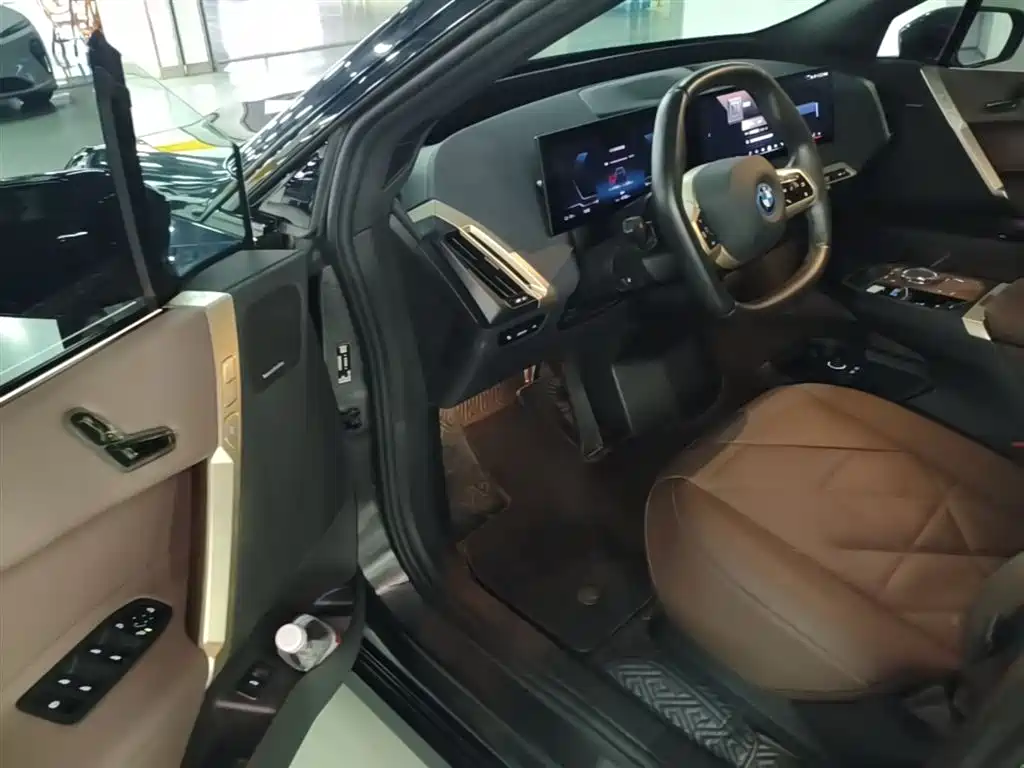 BMW iX 2023 Facelift xDrive40 фото 16
