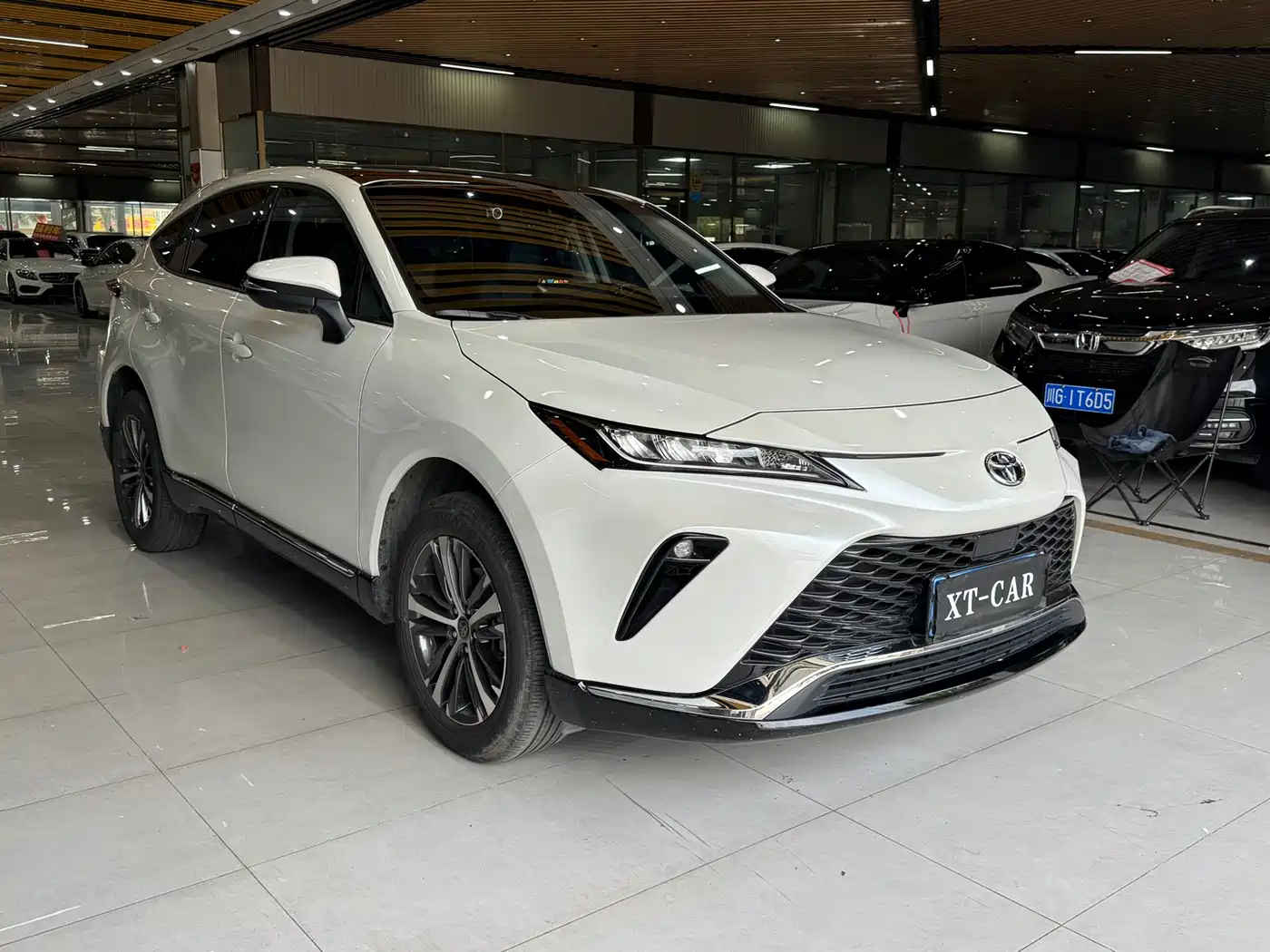 Toyota Venza 2023 2.0L CVT FWD Luxury фото 39